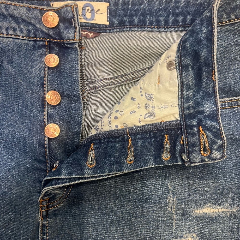 We The Free Crvy Denim shorts - Size 30 - Picture 4 of 11
